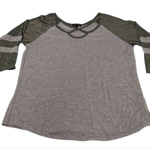 Moa Moa Gray and Green Women's Raglan 3/4 Sleeve Top (Large)